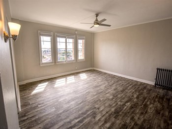 5611 Carlton Way Studio-1 Bed Apartment for Rent - Photo Gallery 4