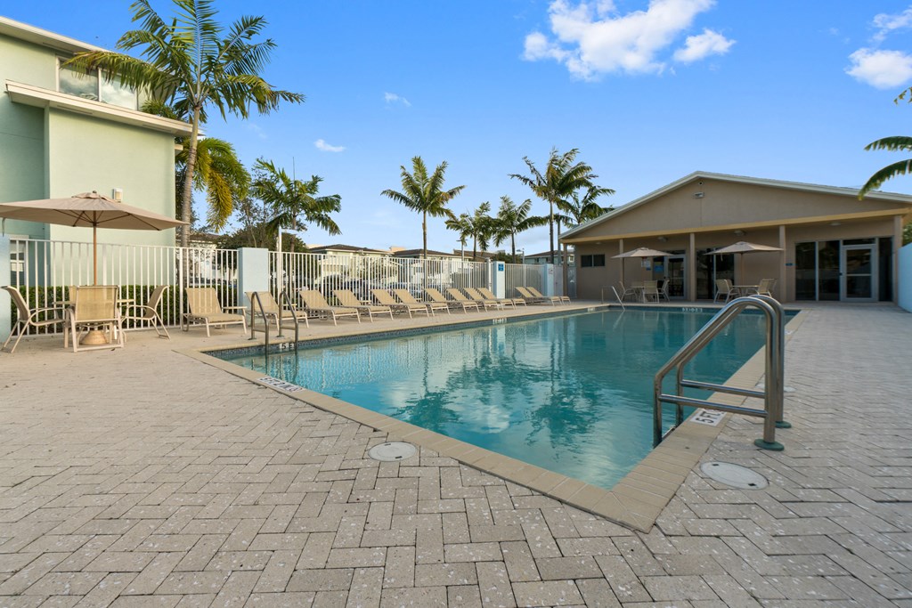 the swimming pool at the resort at longboat key club