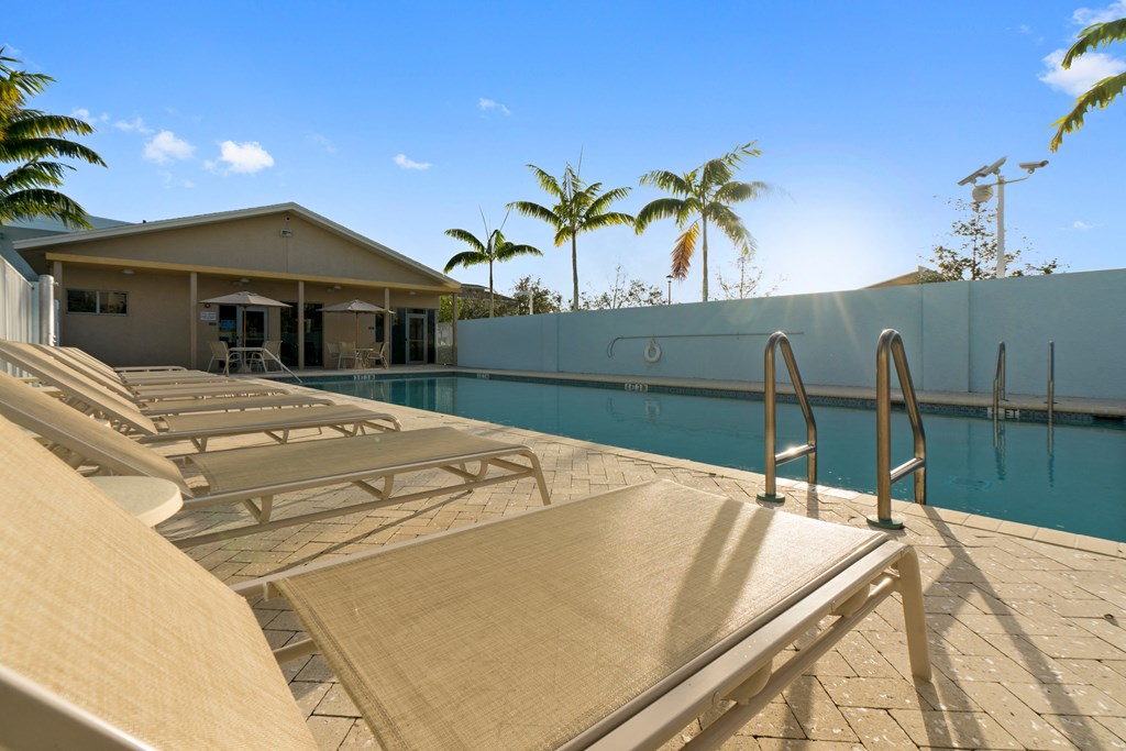 the swimming pool at the resort at longboat key club