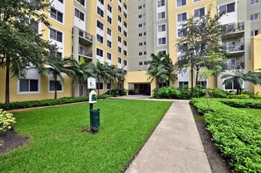 600 NW 6Th St 1-3 Beds Apartment for Rent - Photo Gallery 1
