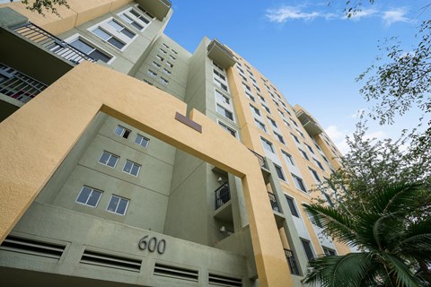 a large apartment building with a clear blue sky in the background