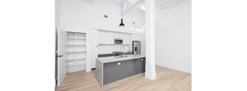 Auction House Unit 204