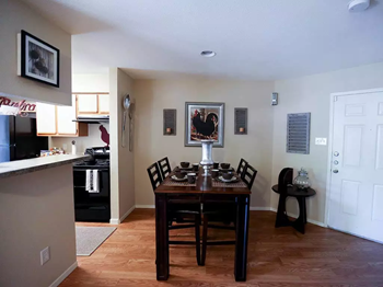 2430 Cromwell Circle 1-2 Beds Apartment for Rent - Photo Gallery 2