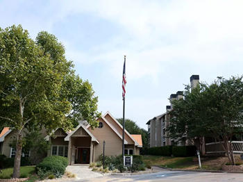 2430 Cromwell Circle 1-2 Beds Apartment for Rent - Photo Gallery 3