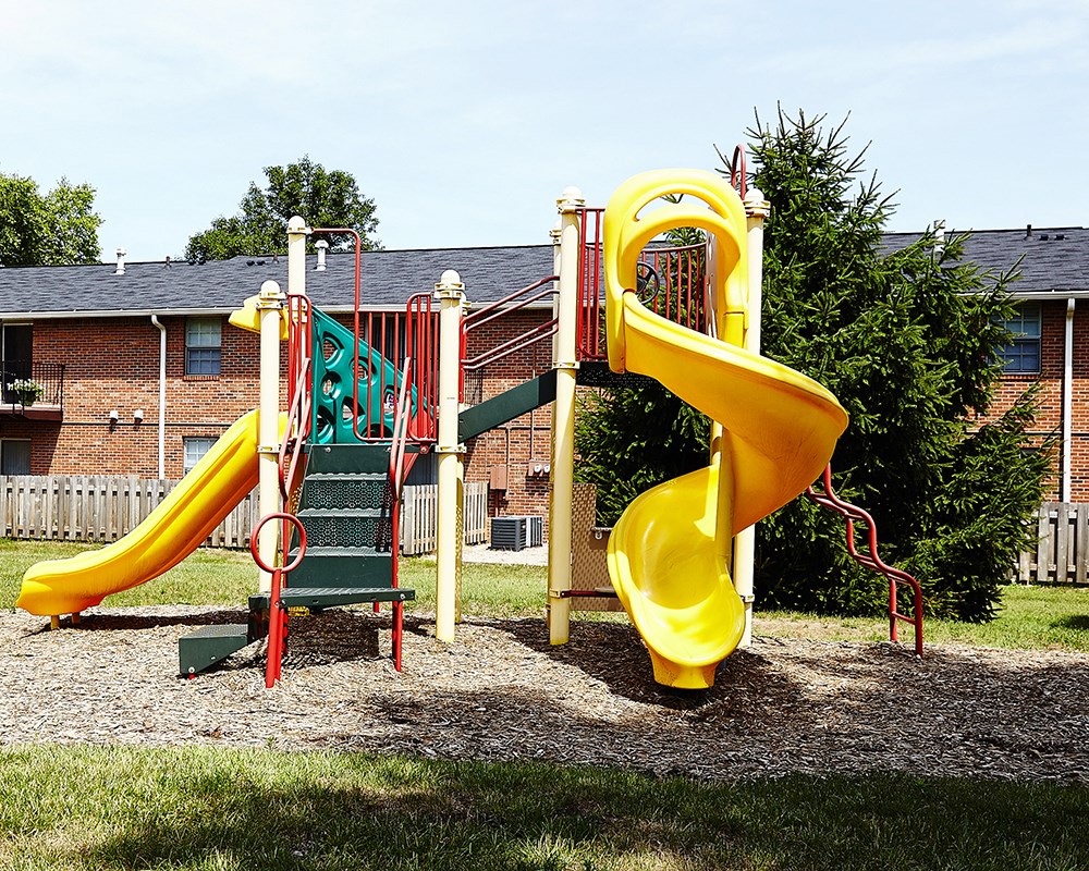Apartment with playground in Mishawaka 
