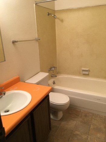 400 SE 196th Avenue 1-2 Beds Apartment for Rent - Photo Gallery 2