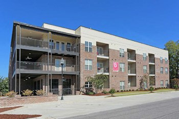 The Balcony Apartments in Tuscaloosa, AL, Exterior - Photo Gallery 17