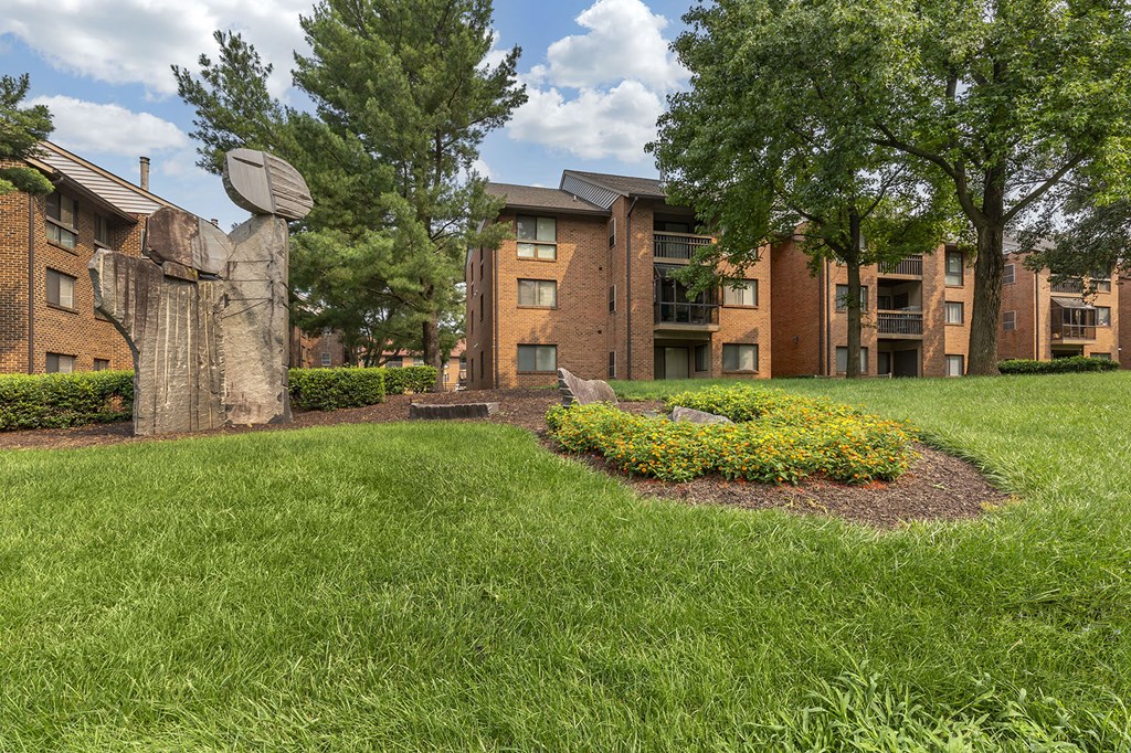 Safe Walking Paths In Courtyard at The Greens at Columbia, Columbia, MD, 21044