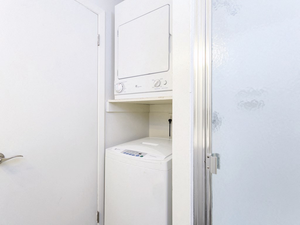 Full-Sized Washer And Dryer at Annapolis Roads, Annapolis