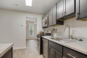 1 Eaglewood Road 1-3 Beds Apartment for Rent - Photo Gallery 2