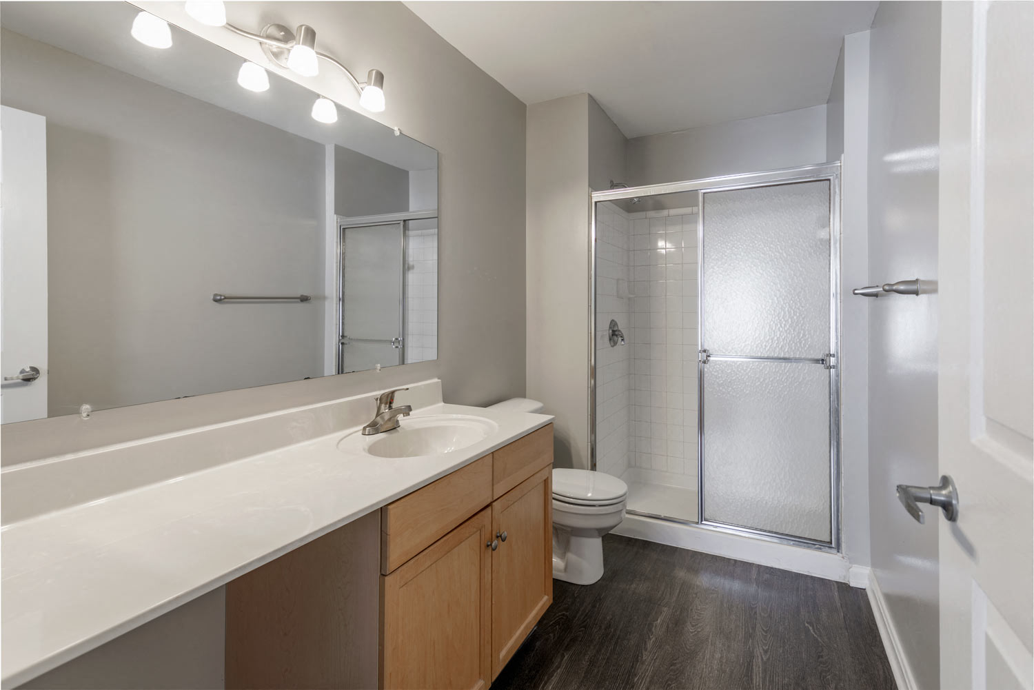Large Master Bath at Owings Park Apartments, Maryland