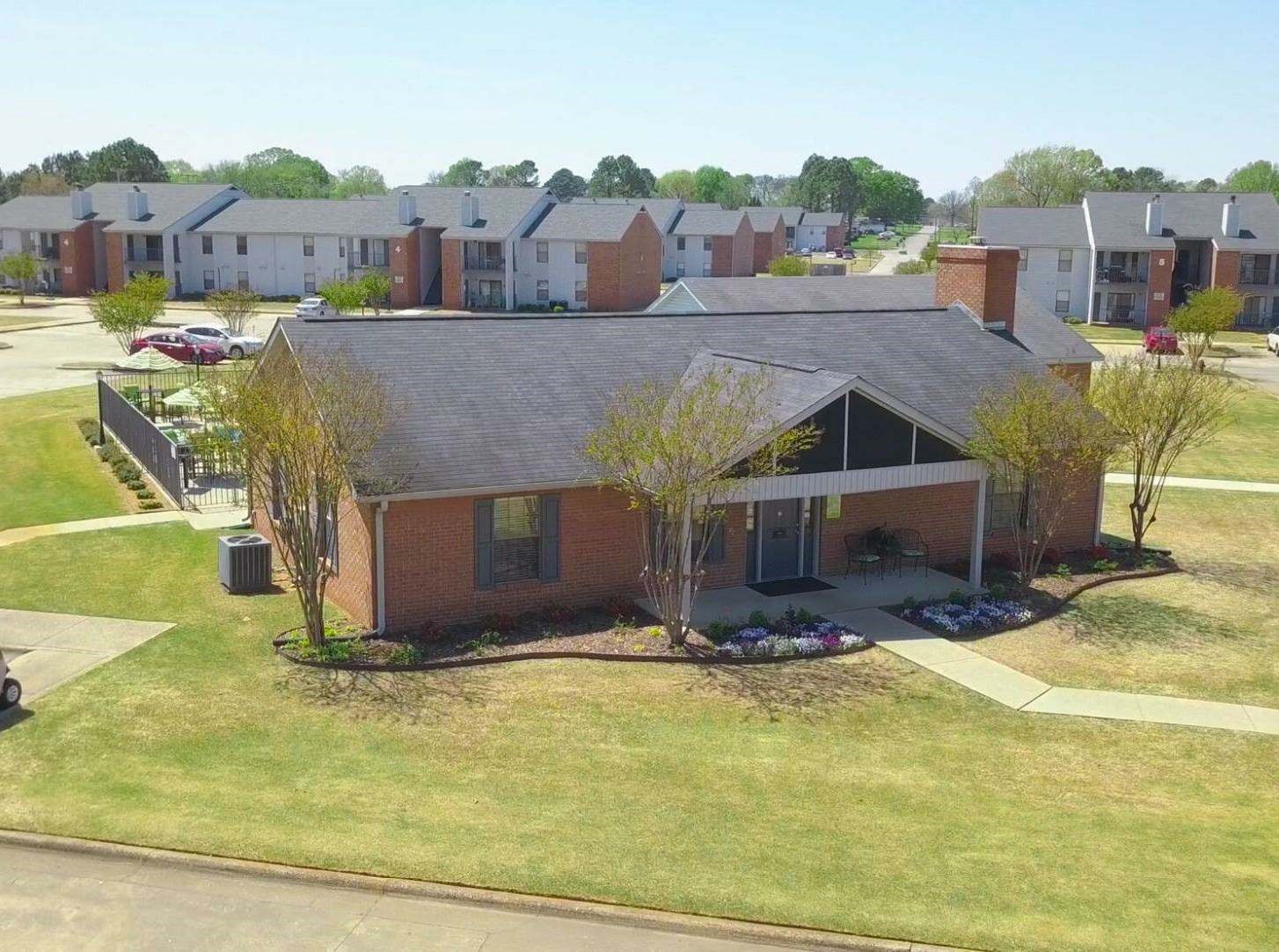 Arbor Village Apartments, 600 Firestone Avenue, Muscle Shoals, AL