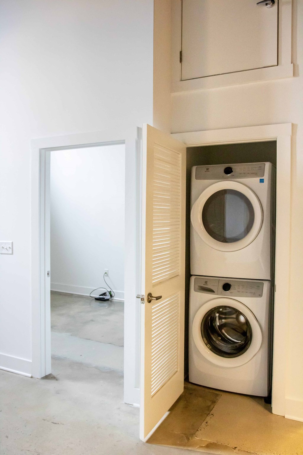 a small laundry room with a washing machine and a dryer