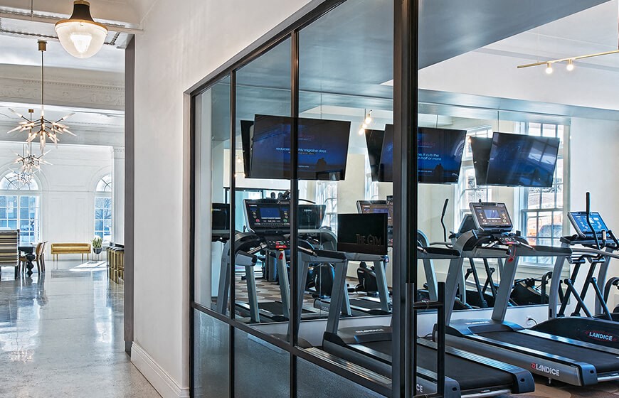 a photo of a gym area