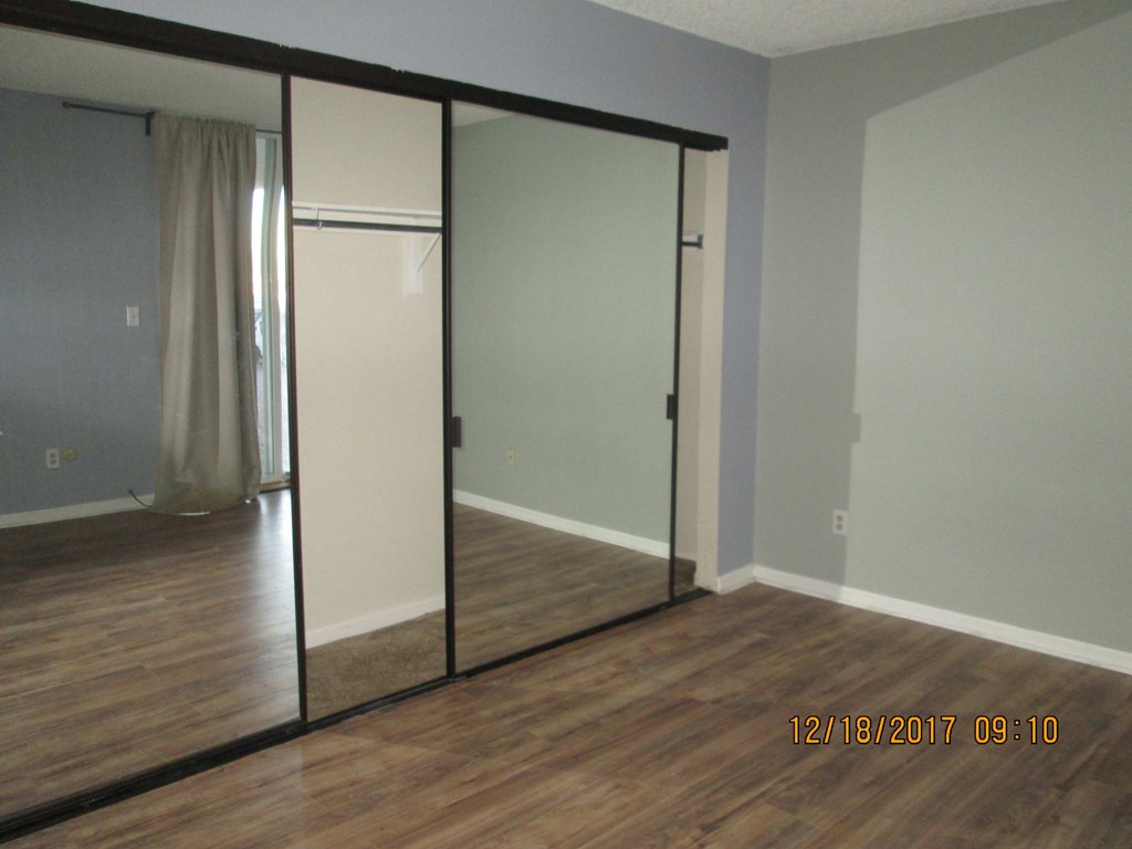 full length mirrored closet doors in a living room