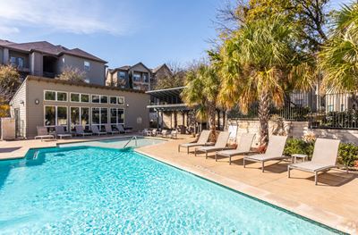 sparkling swimming pool in san antonio apartments