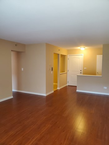 2206-2210 S. Goebbert Road 1-2 Beds Apartment for Rent - Photo Gallery 5