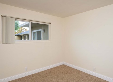 Bedroom with window 