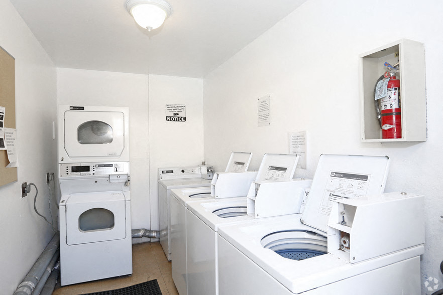 Laundry Facility l Bon Aire Apartments in Castro Valley