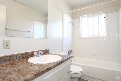 bathroom l Marina Plaza Apartments in San Leandro CA