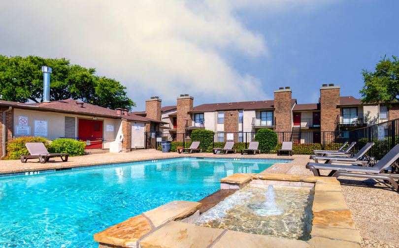 Pine Oaks Apartments