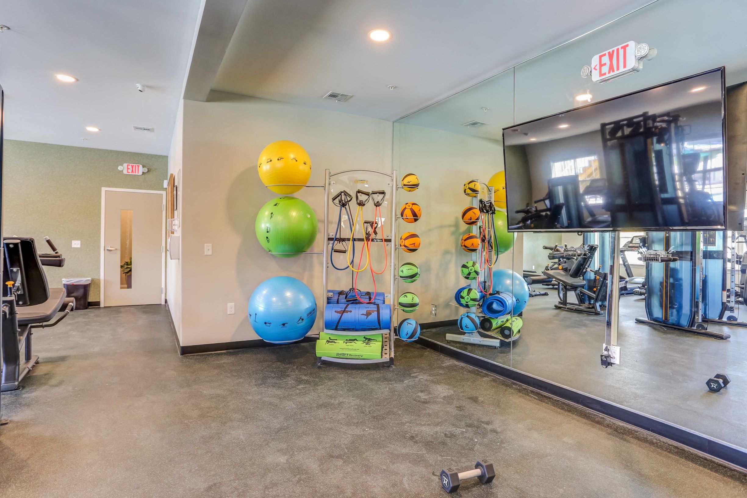 the gym at the preserve at polk apartments