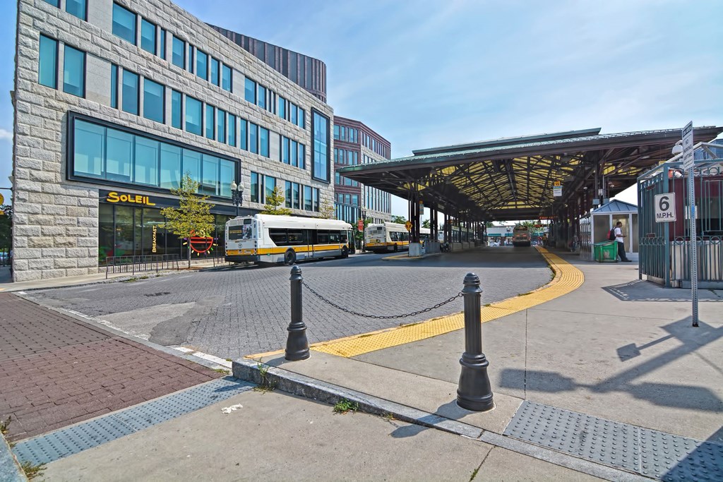 a bus stop on a city street next to a building