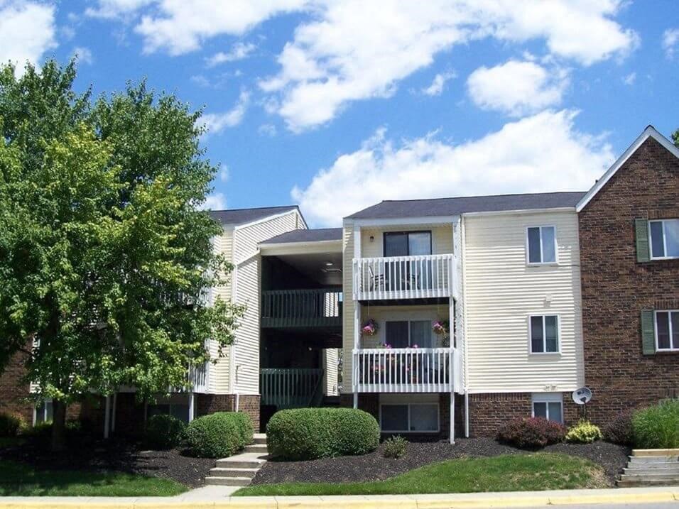 exterior of Ardsley Ridge apartments