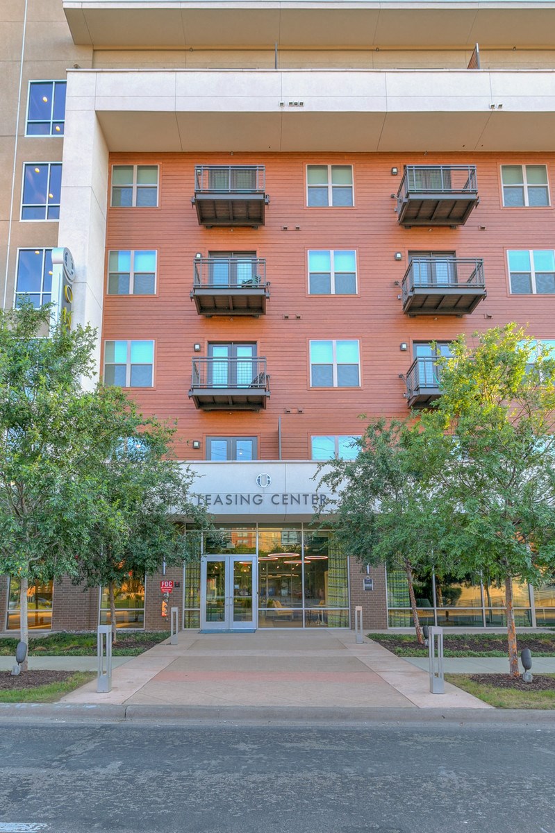 exterior uptown dallas apartments
