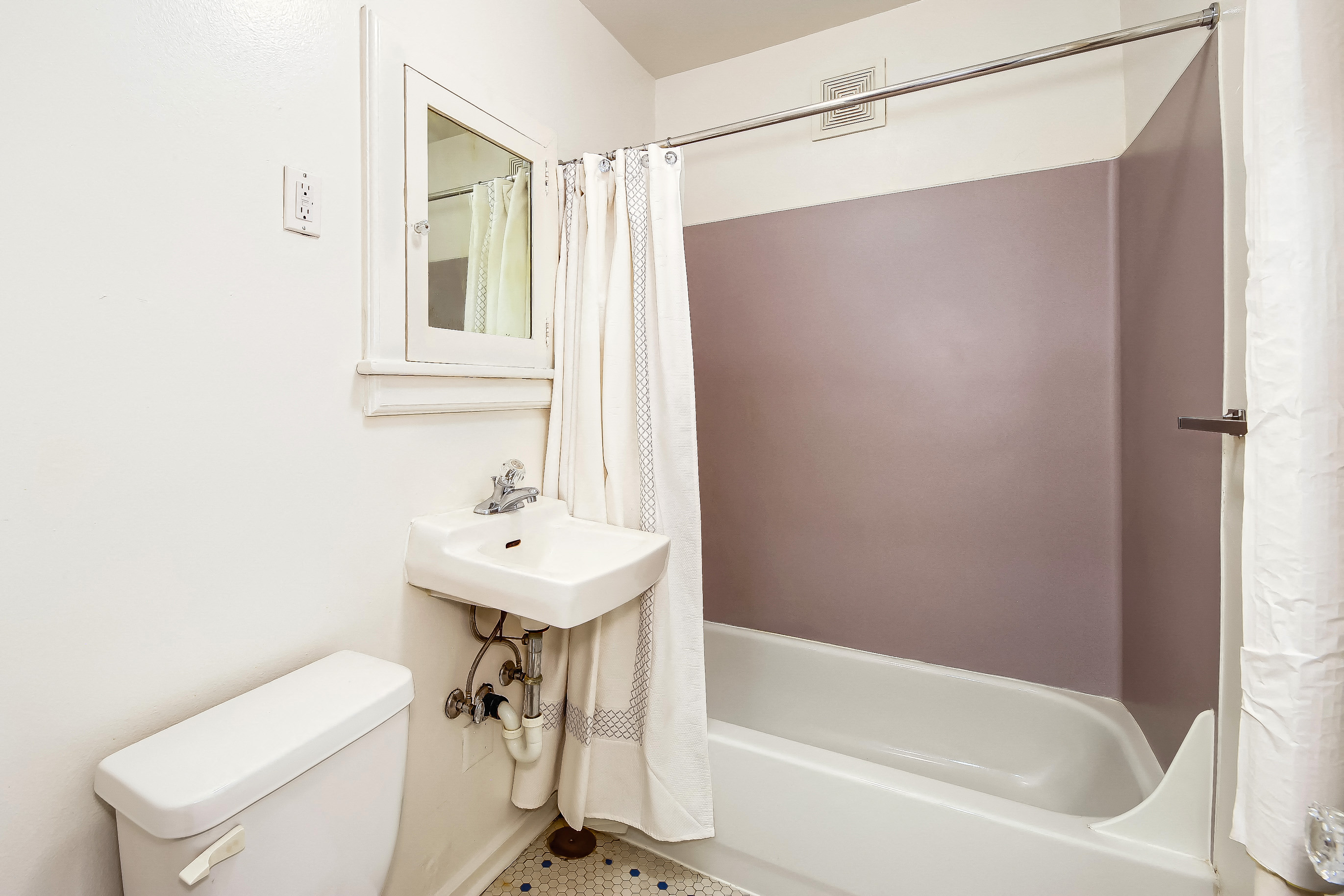 John Winthrop - Vintage Mosaic Tile in Baths