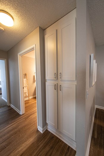 570 East Barham Drive 1-3 Beds Apartment for Rent - Photo Gallery 3