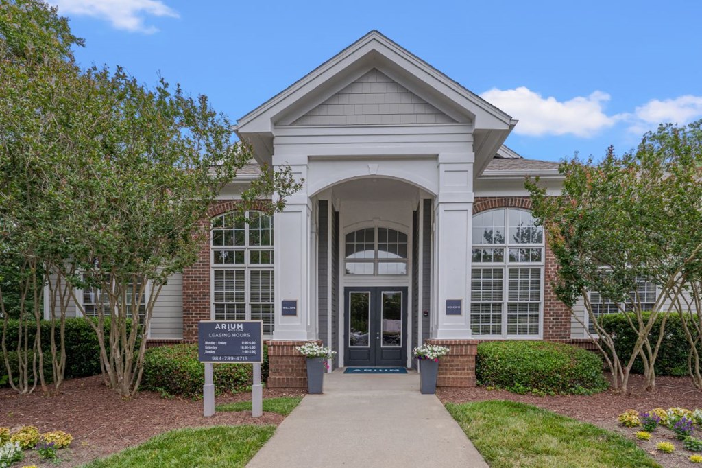 the building in which the synagogue is located is shown