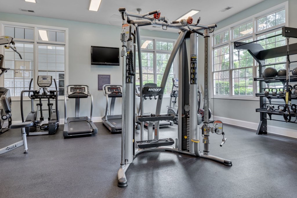 the gym at the landing at pullman apartments in pullman