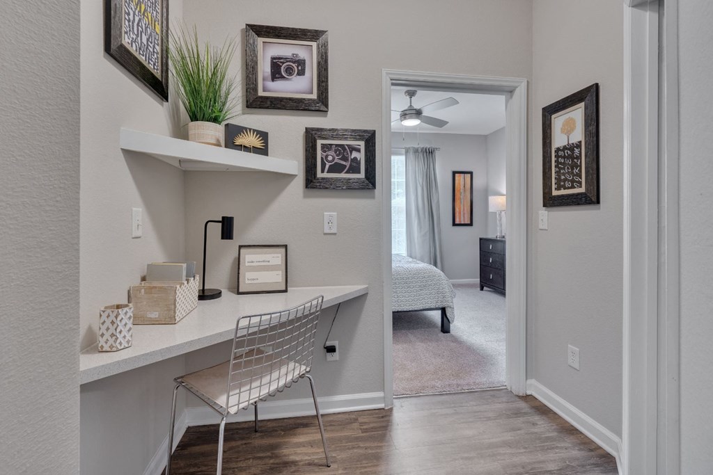 the preserve at ballantyne commons office space with desk and chair