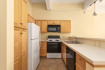 2056 E.4th Street 1-2 Beds Apartment for Rent - Photo Gallery 3