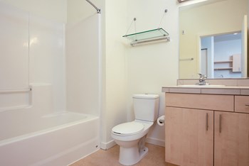 Move the House | One Bedroom Bathroom - Photo Gallery 7