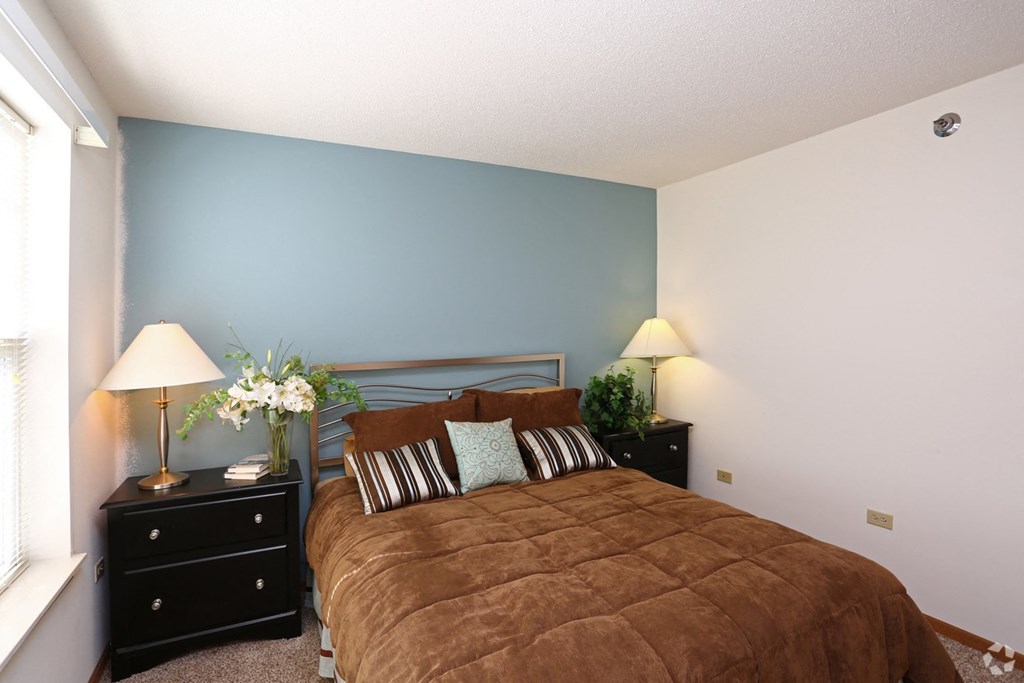 a bedroom with a bed and two night stands with lamps