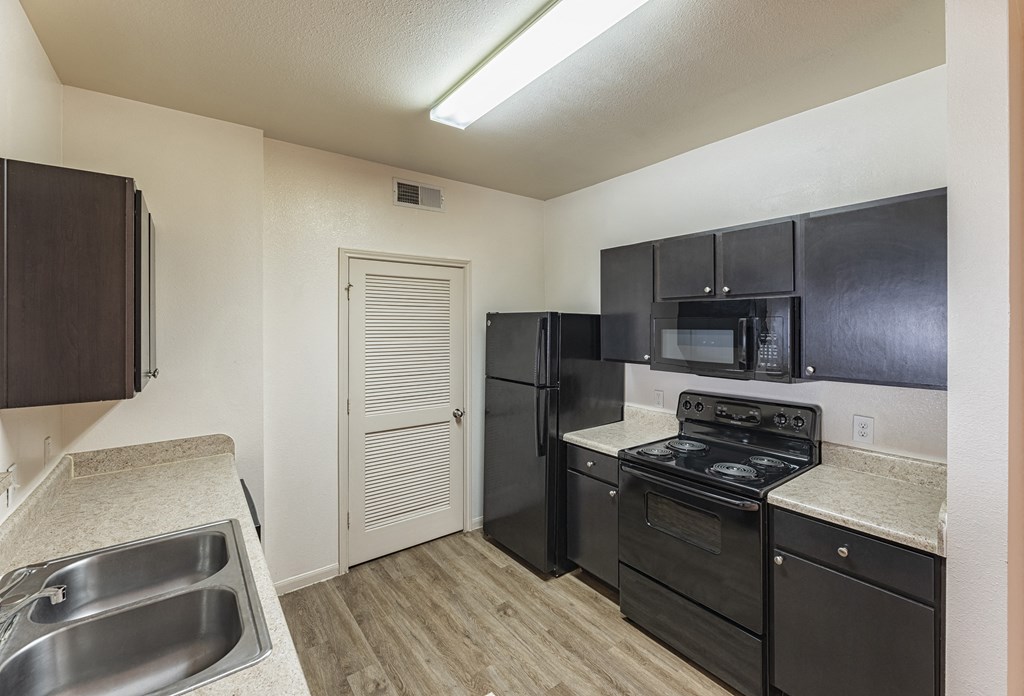 the preserve at ballantyne commons apartment kitchen and stainless steel appliances