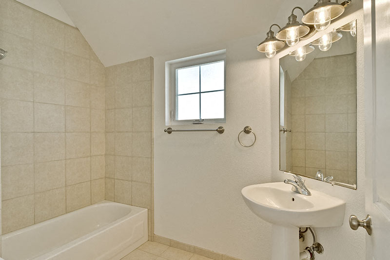 Clay Street Residences | Full Bath