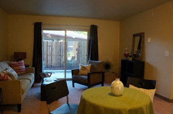 1303 E. Broadway 1-2 Beds Apartment, Affordable for Rent - Photo Gallery 4