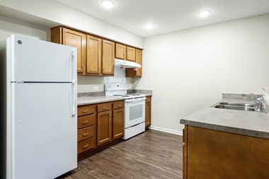 562 Pine Swamp Road 2 Beds Apartment for Rent - Photo Gallery 1