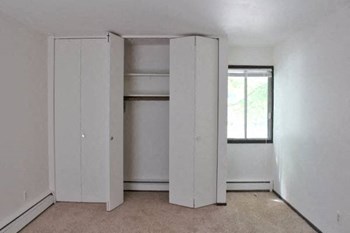 2526 N Farwell Avenue 1-2 Beds Apartment for Rent - Photo Gallery 6