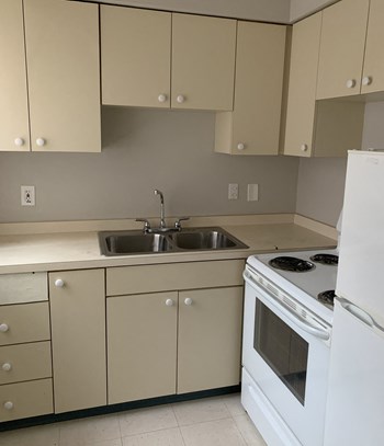 17745 Lakeshore Boulevard 1-2 Beds Apartment for Rent - Photo Gallery 6
