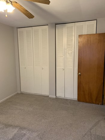 17745 Lakeshore Boulevard 1-2 Beds Apartment for Rent - Photo Gallery 5
