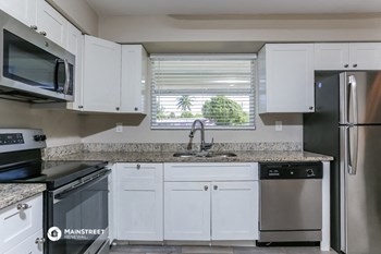 421 SW 64th Terrace 4 Beds House for Rent - Photo Gallery 6