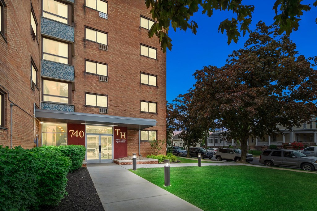 Towne House Apartments