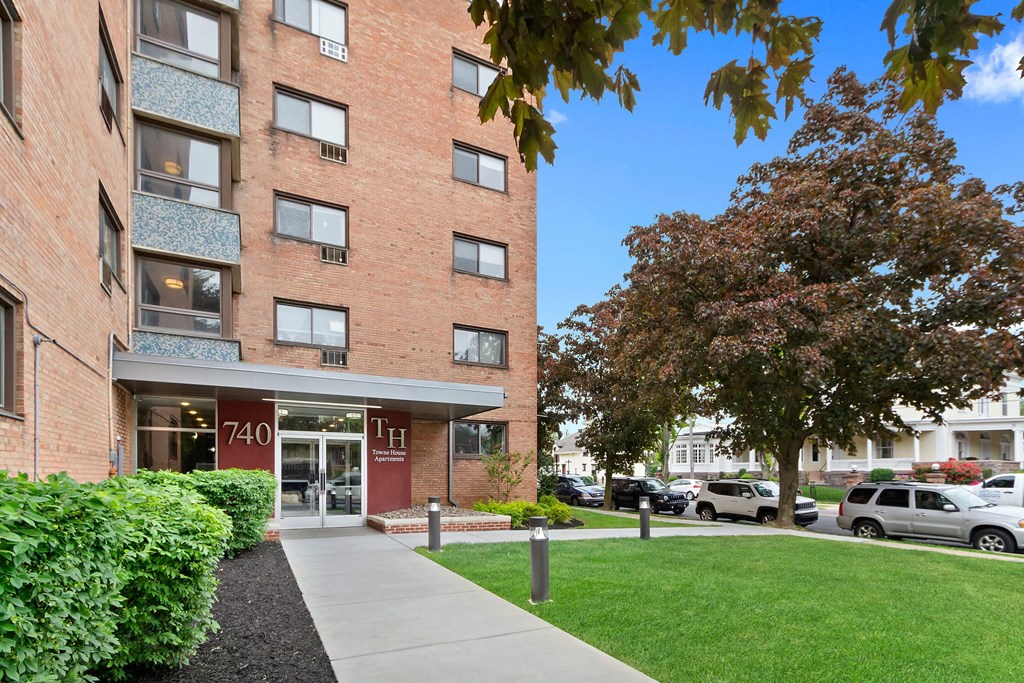 Towne House Apartments