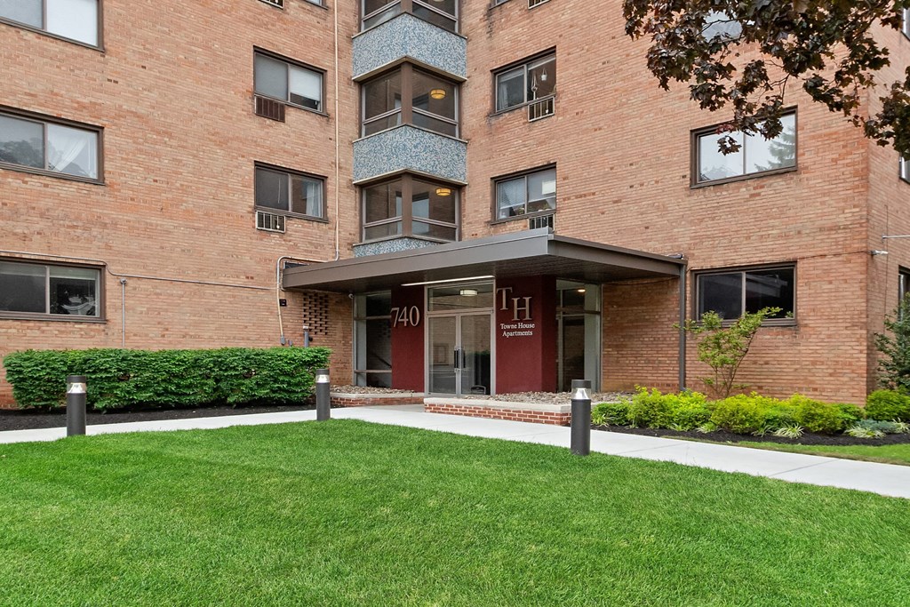 Towne House Apartments