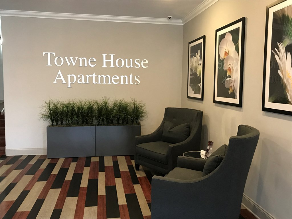 Towne House Apartments