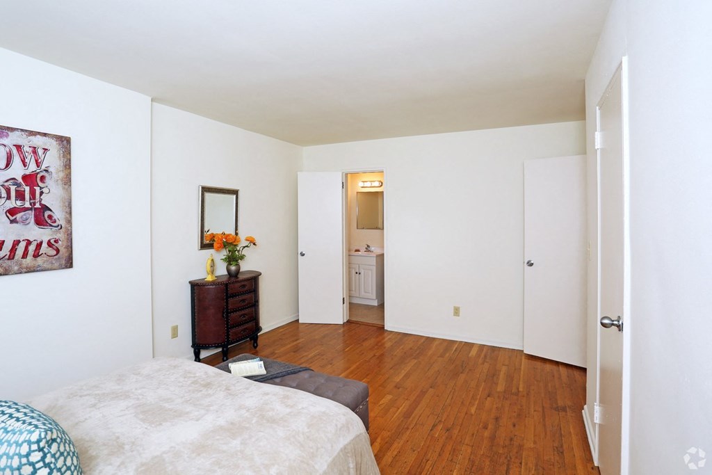 Towne House Apartments